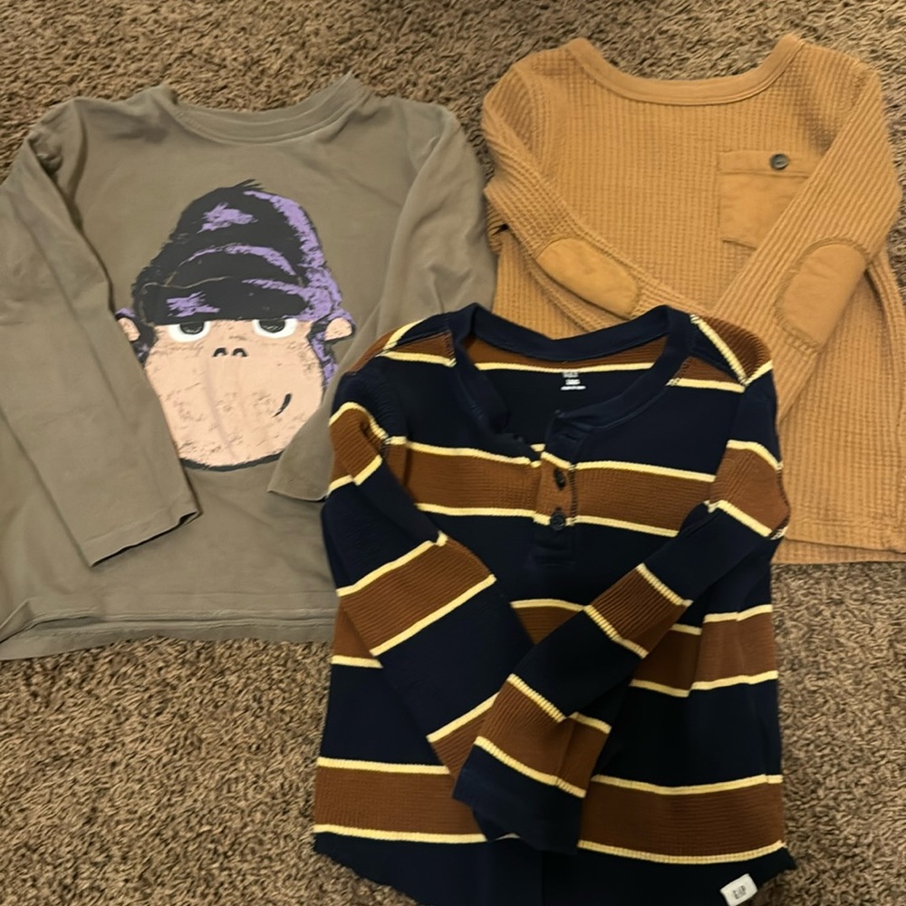 Kids bundle of 3 long sleeve shirts , size 4t